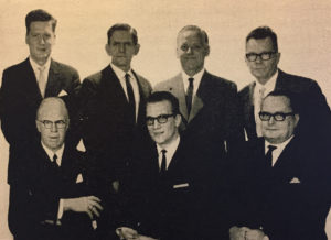 Foreningens formænd gennem 34 år. Siddende fra højre: Ove Hansen, Ove E. Dalsgaard, Hans Pedersen. Stående fra venstre: Preben Lassen, Børge Nielsen, Ole Albretsen, Richardt Hansen